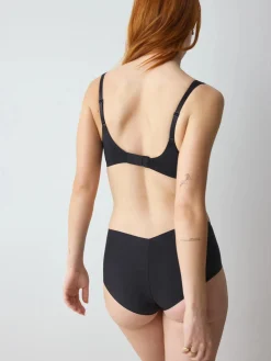 BODY MAKE-UP ILLUSION