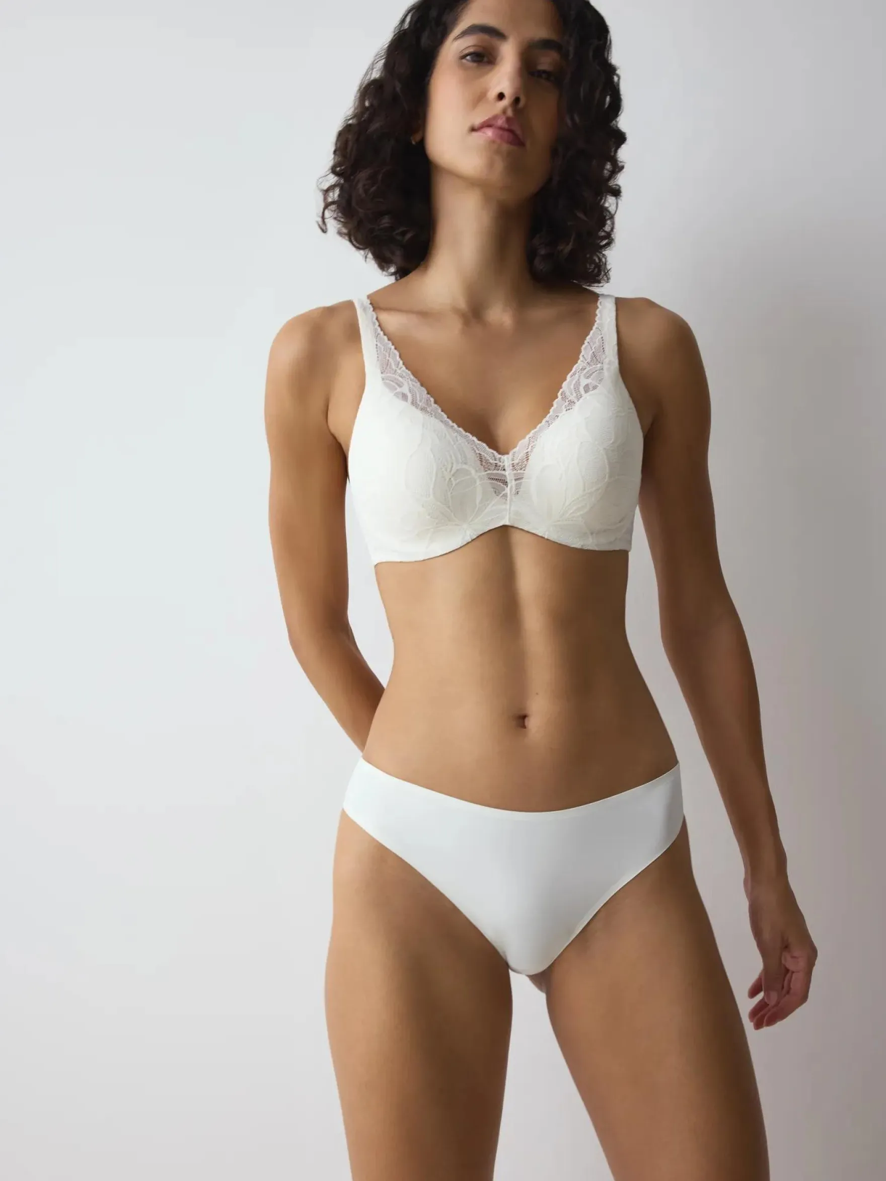 BODY MAKE-UP ILLUSION LACE