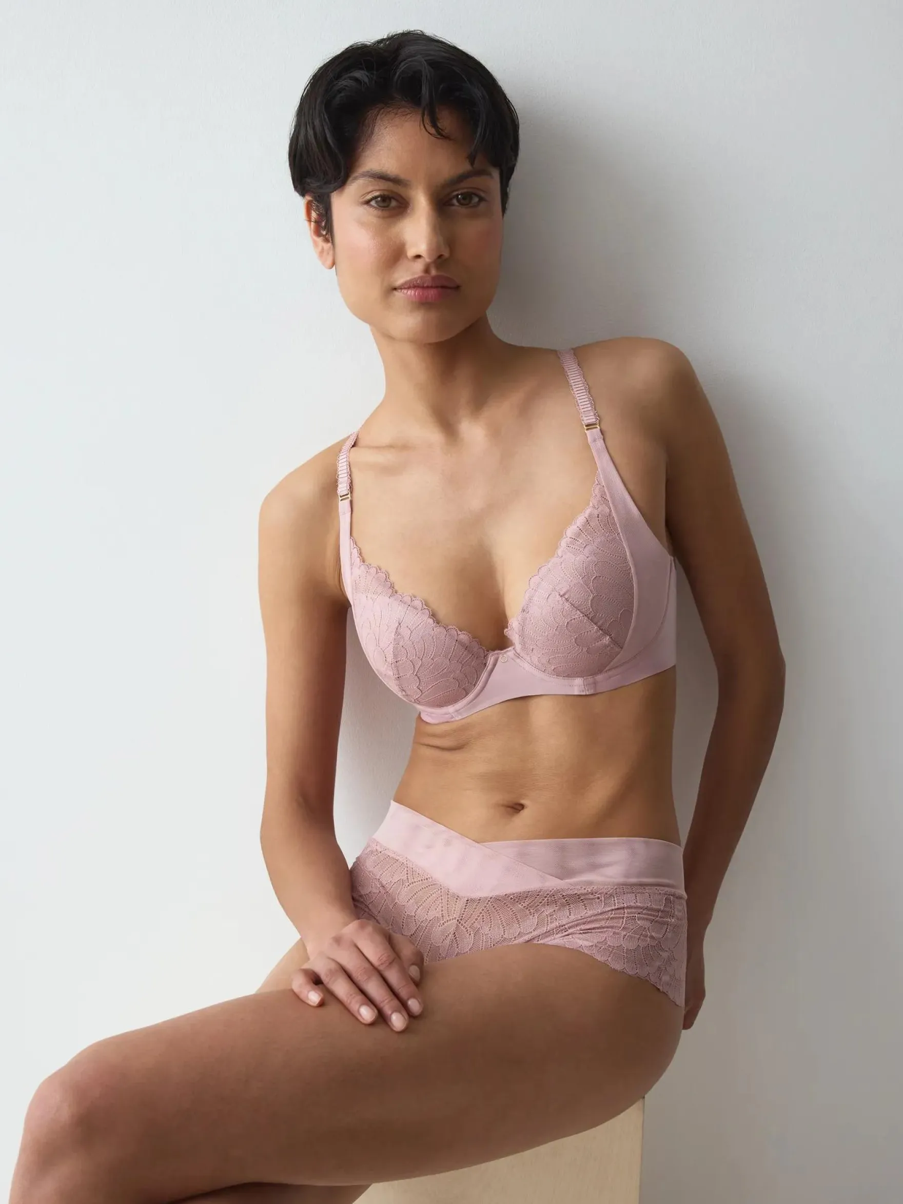 LOVE IN LACE