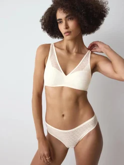 TRIUMPH SIGNATURE SHEER